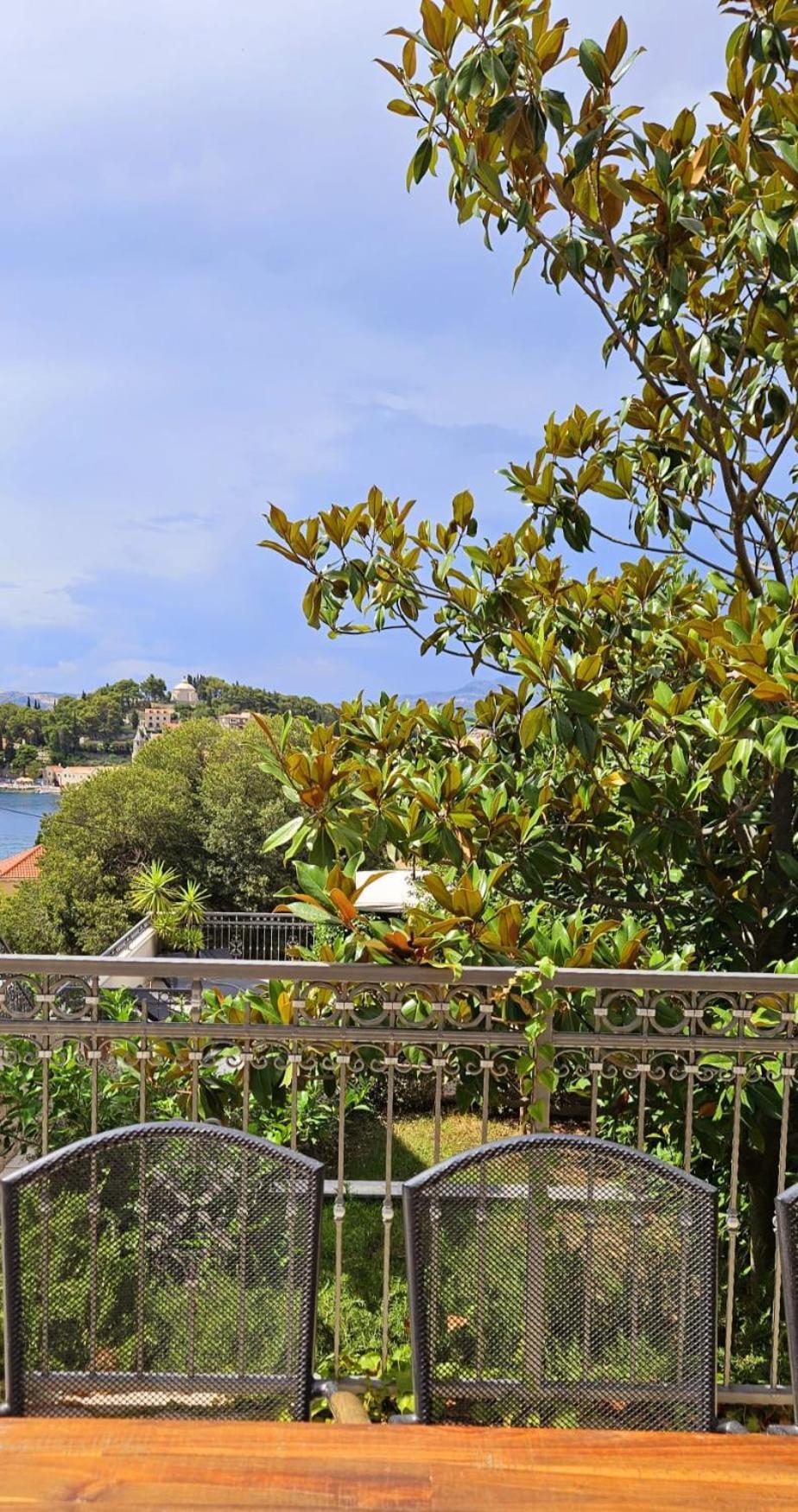 Pepo Villa *